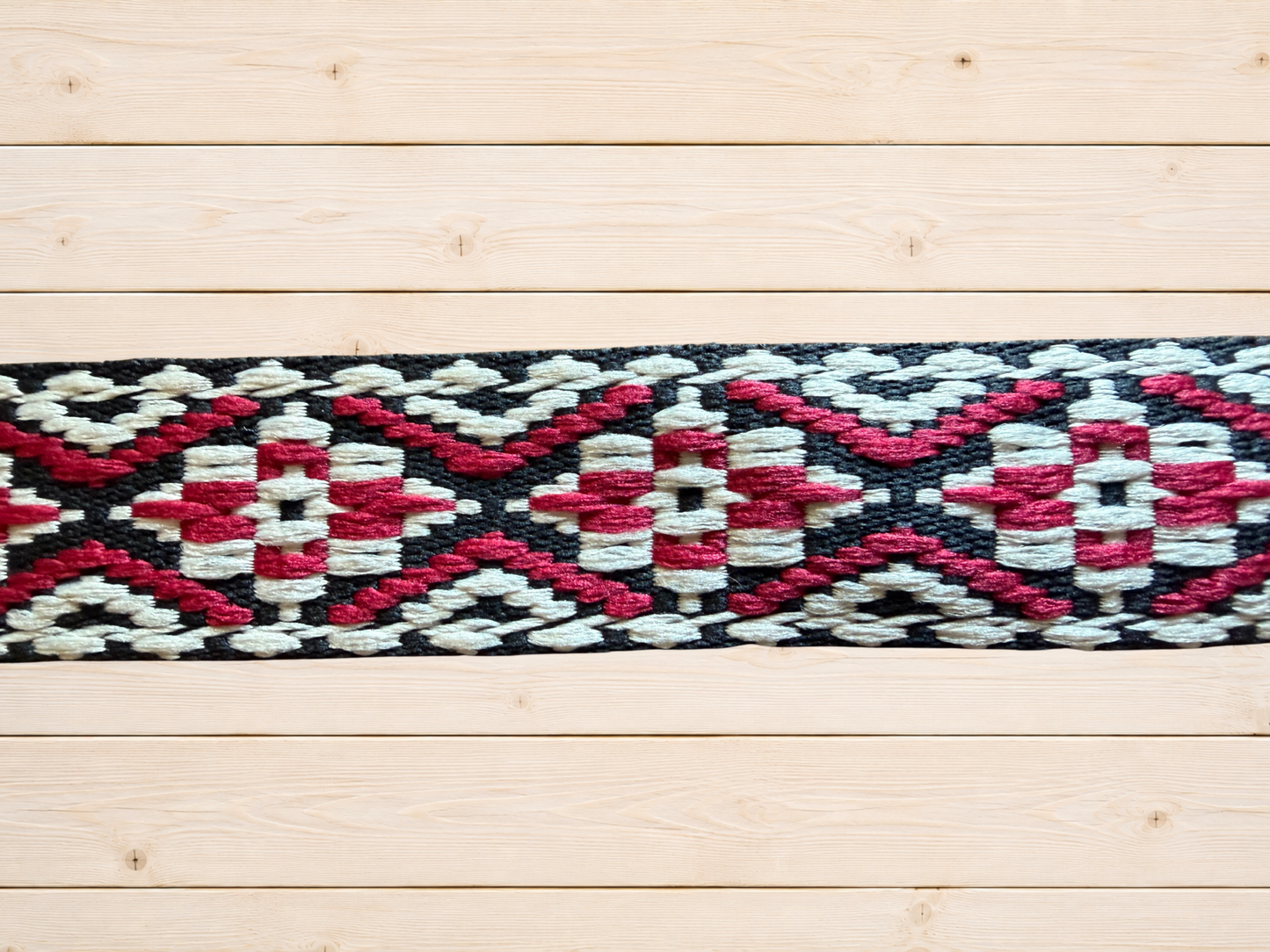🐶 Handgemaakte Hondenhalsband – Berry Aztec