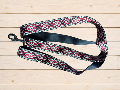 🐶 Handgemaakte Hondenriem – Berry Aztec