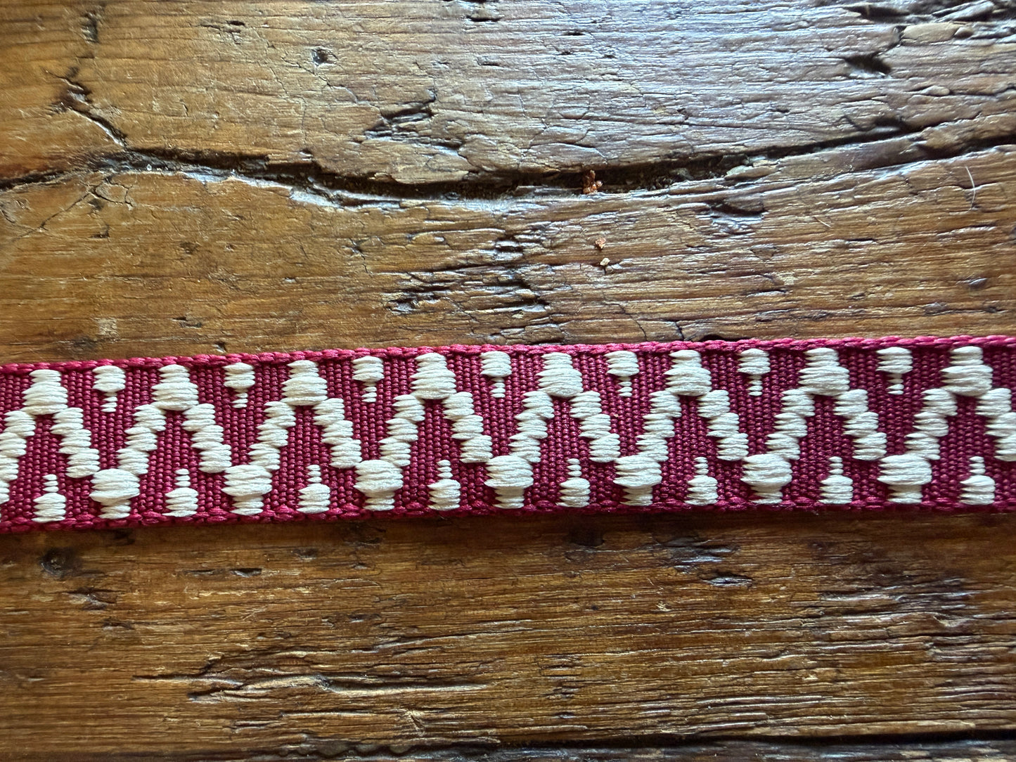 🐶 Handgemaakte Hondenhalsband – Bordeaux met Wit
